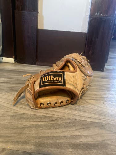 Wilson A2154 Baseball Glove 11in RHT