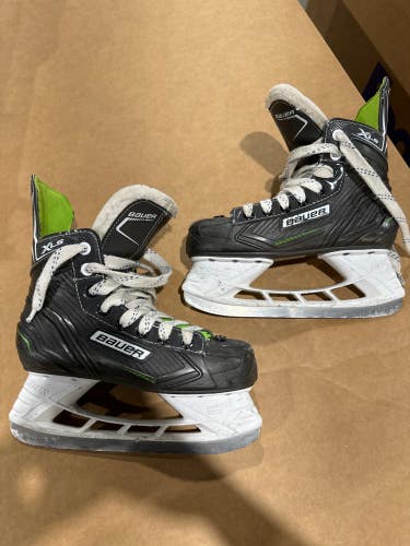 Used Junior Bauer XLS Hockey Skates Regular Width Size 3