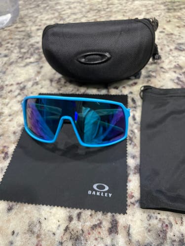 New Unisex Oakley Sutro Sunglasses