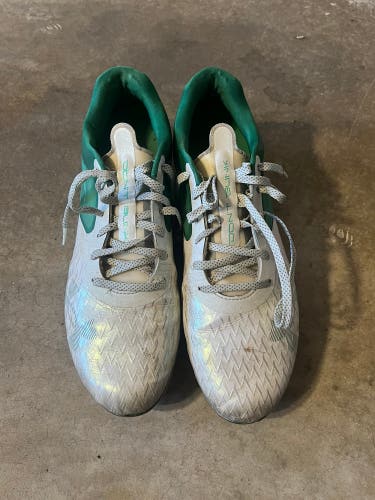 Used Men's Low Top Molded Cleats Highlight