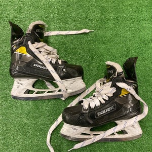 Used Intermediate Bauer Supreme 3S Hockey Skates Size 4