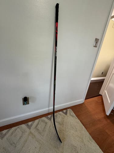 Intermediate Bauer Right Handed P92 Vapor FlyLite Hockey Stick