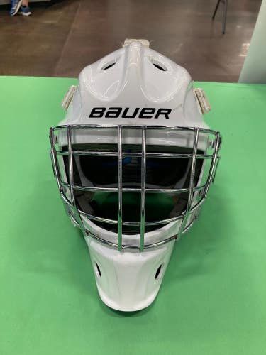 White Used Youth Bauer 930 Goalie Mask