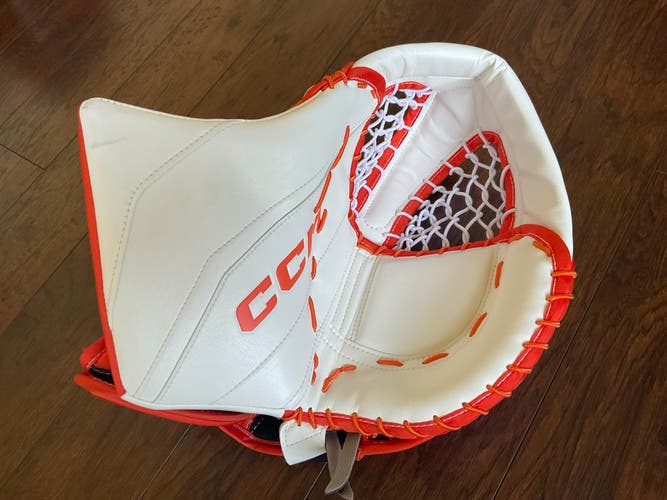 New CCM EFLEX 6 Goalie Glove - intermediate internals