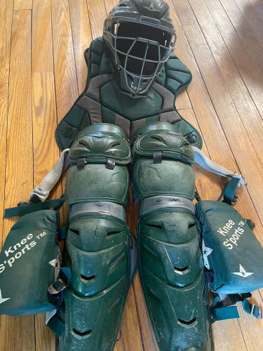 Used All Star System 7 Axis Catcher's Set dark green