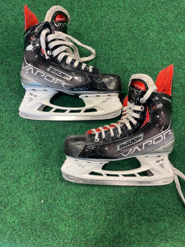 Used Intermediate Bauer Vapor X3.7 Hockey Skates Regular Width Size 4.5