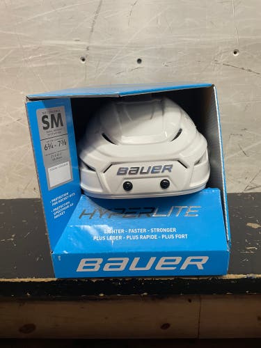 New Small/Med Bauer Hyperlite Helmet