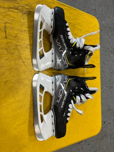 Used Bauer Vapor 3X Hockey Skates Size 2.5