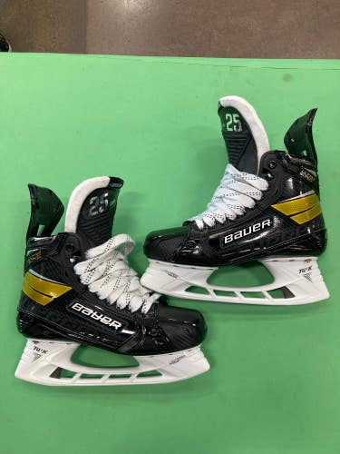 New Intermediate Bauer Supreme UltraSonic Hockey Skates Regular Width Pro Stock 6