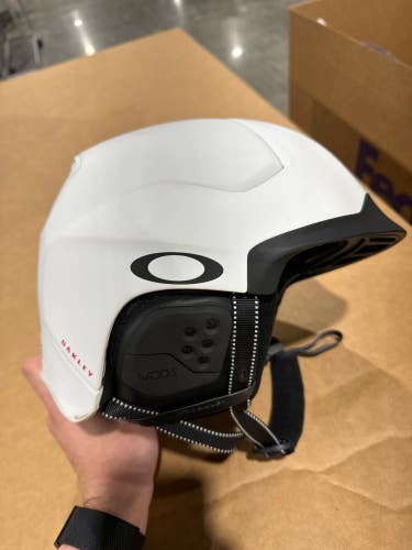 White Used Large Men's Oakley Mod 5 Helmet FIS Legal