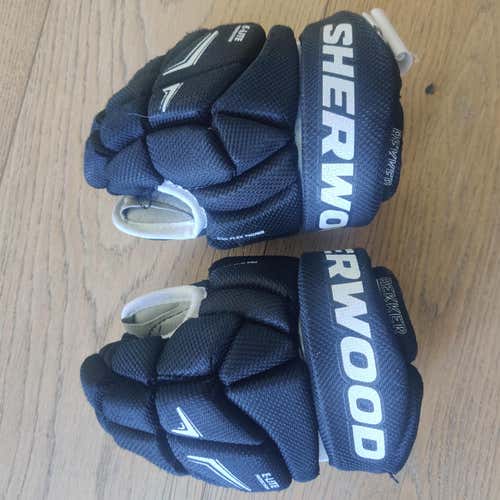 Used Sher-Wood Rekker Gloves 8"