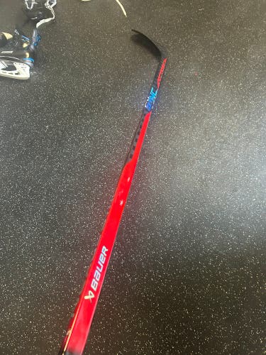 New Bauer Red Nexus Sync 2n Pro XL grip Pro Stock Hockey stick RH 95 Flex P92