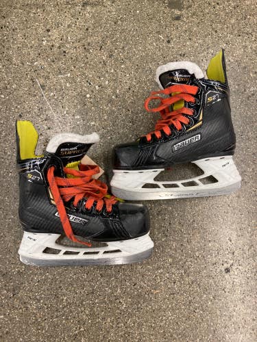 Used Youth Bauer Supreme S27 Hockey Skates | Size 13