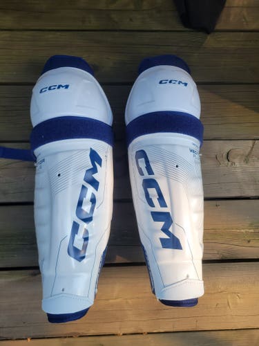 Senior CCM Vector 15" Shin Pads