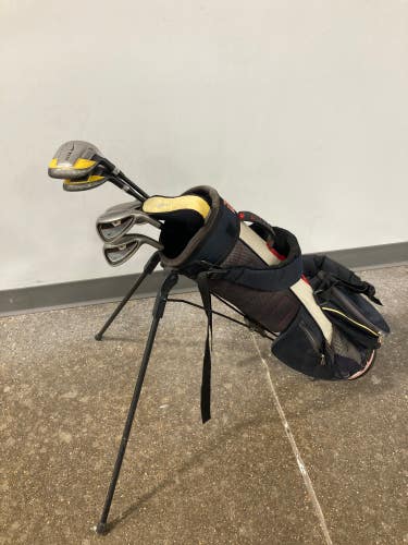 Nike Tiger Woods VR Junior 7 Club Set with bag