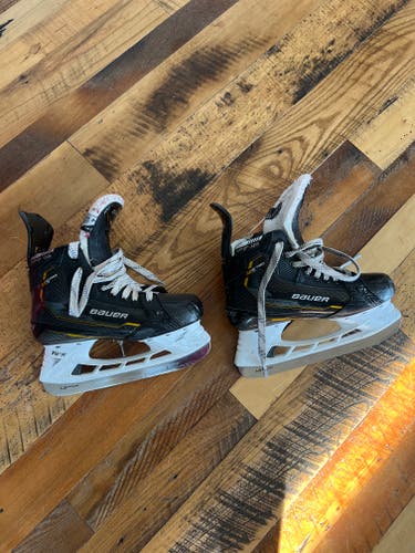 Used Bauer Supreme M5 Pro Hockey Skates Size 4