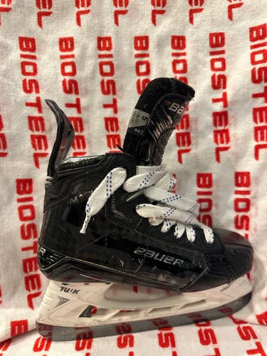 Used Intermediate Bauer Supreme Mach Hockey Skates Regular Width Size 5