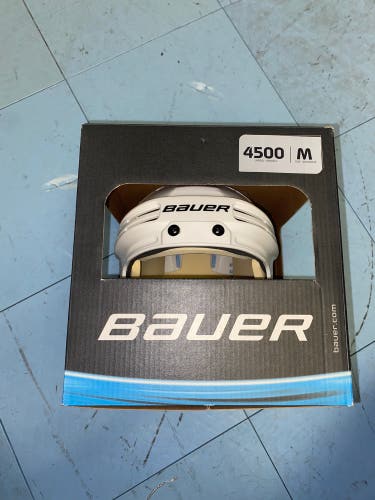 New Bauer 4500 Helmet Size Medium