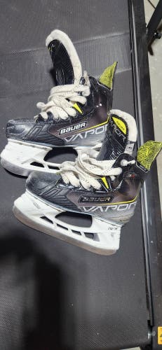 Used Junior Bauer Vapor 3X Hockey Skates Extra Wide Width Size 1