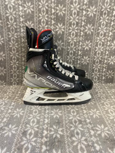 Used Intermediate Bauer Vapor Hyperlite Hockey Skates Size 6 Fit 2