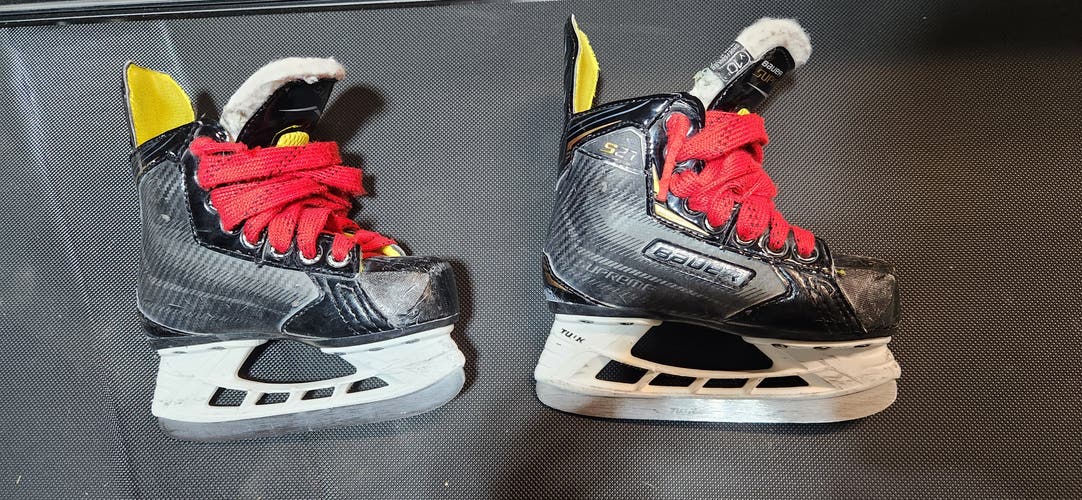 Used Youth Bauer Supreme S27 Hockey Skates Regular Width 10