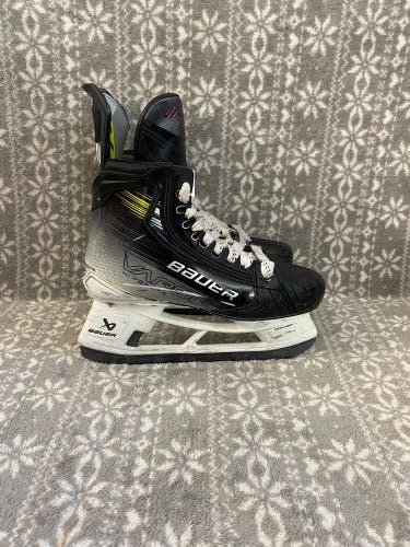 Used Intermediate Bauer Vapor Hyperlite 2 Hockey Skates Size 6.5 Fit 2