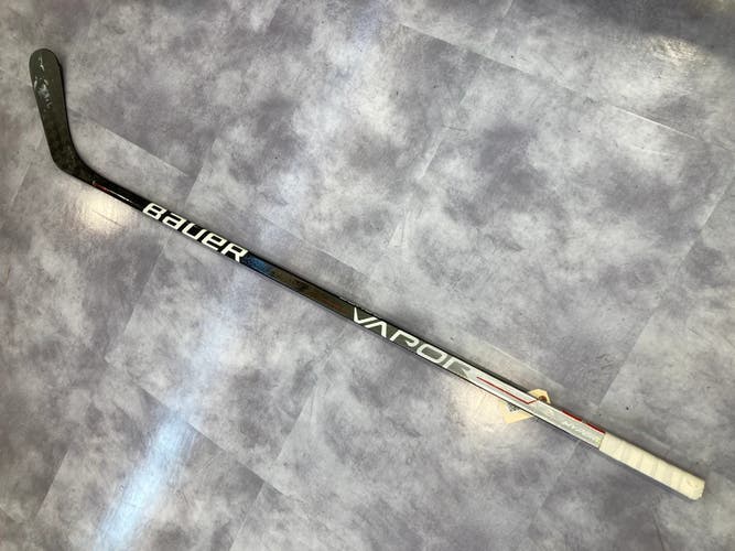 Used Senior Bauer Vapor Hyperlite Hockey Stick Right Handed P92