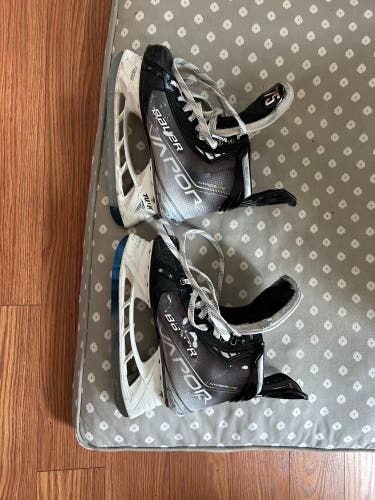 Used Senior Bauer Pro Stock 9.5 Vapor Hyperlite Hockey Skates