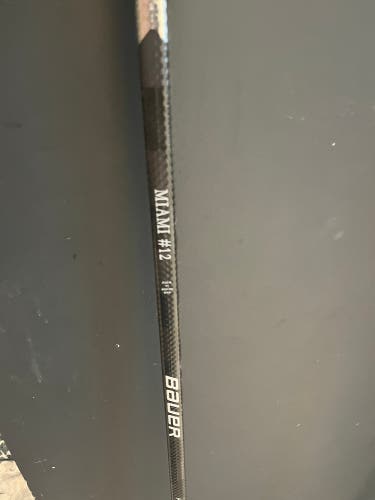 Used Senior Bauer Right Handed P28 Pro Stock Vapor Hyperlite Hockey Stick