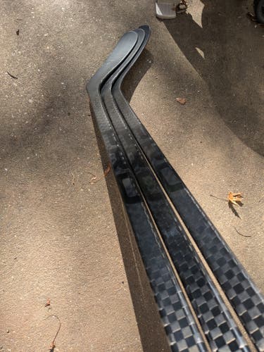 Used Senior RED LINE G63 RH three (3) sticks 70/77/85 Laine Pro curve Prostockhockeysticks