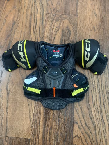 LIKE NEW Used Medium Youth CCM Tacks AS-V Pro Shoulder Pads