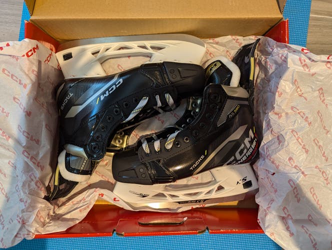 New Senior CCM Tacks AS-580 Hockey Skates Wide Width 7.5