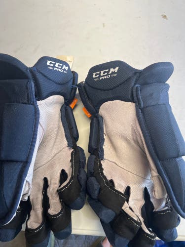 CCM pro stock hockey glove