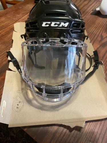 Used Medium CCM Tacks 910 Helmet