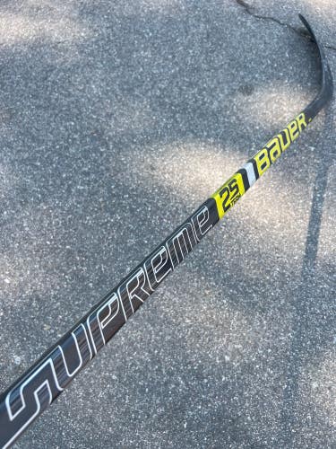 Used Senior Bauer Supreme 2S Team Hockey Stick Right Handed P92