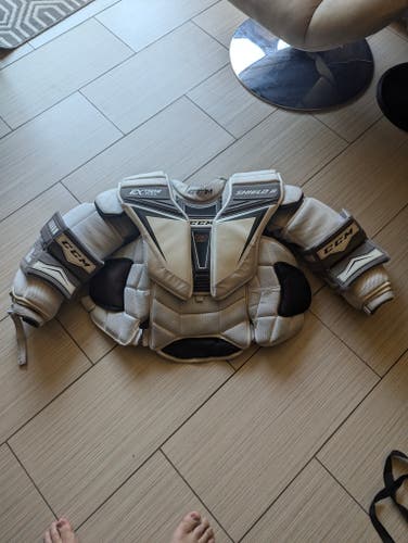 Large CCM Extreme Flex Shield II Goalie Chest Protector