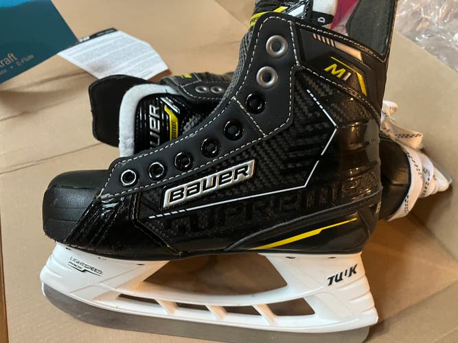 Used Junior Bauer Regular Width Size 1 Supreme M1 Hockey Skates