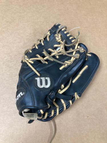 Used Wilson A950 Right Hand Throw Baseball Glove 11.75"