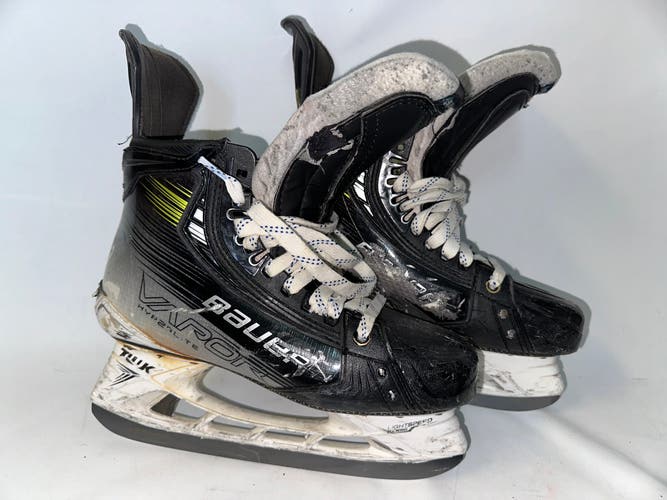 Used Senior Bauer Extra Wide Width 8 Vapor Hyperlite Hockey Skates