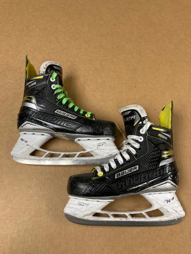 Used Intermediate Bauer Supreme S35 Hockey Skates Size 5