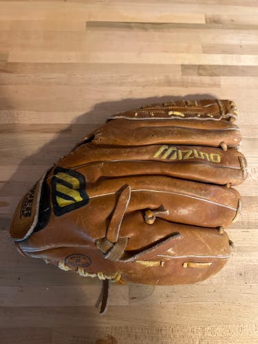 Mizuno Baseball Glove