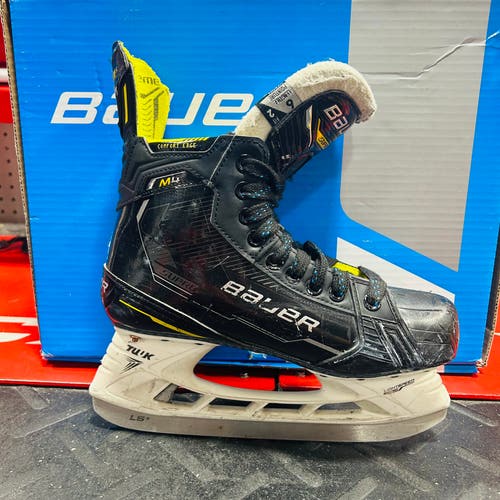 Used Bauer Supreme M4 Size 6 Fit 2