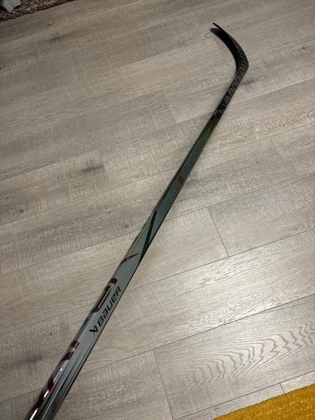 2 Pack BRAND NEW Senior Bauer Right Handed P92 Vapor Hyperlite 2 Hockey Stick