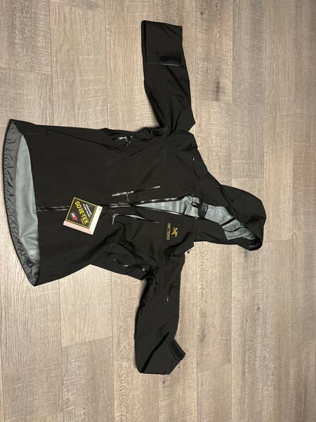 ARC'TERYX ブラックジャケット Alpha SV 24k gold ARC'TERYX (アークテリクス)『Alpha SV Jacket』(24K Black