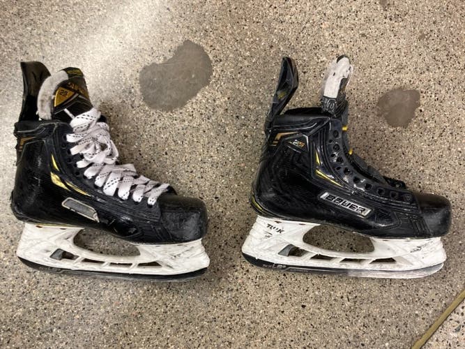 Used Junior Bauer Supreme 2S Pro Hockey Skates | Size 3