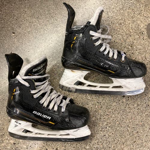 Used Intermediate Bauer Supreme M5 Pro Hockey Skates | Size 4 Fit 2