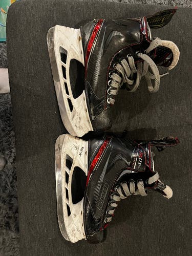 Used Intermediate Bauer Regular Width Size 4 Vapor X LTX Pro Hockey Skates