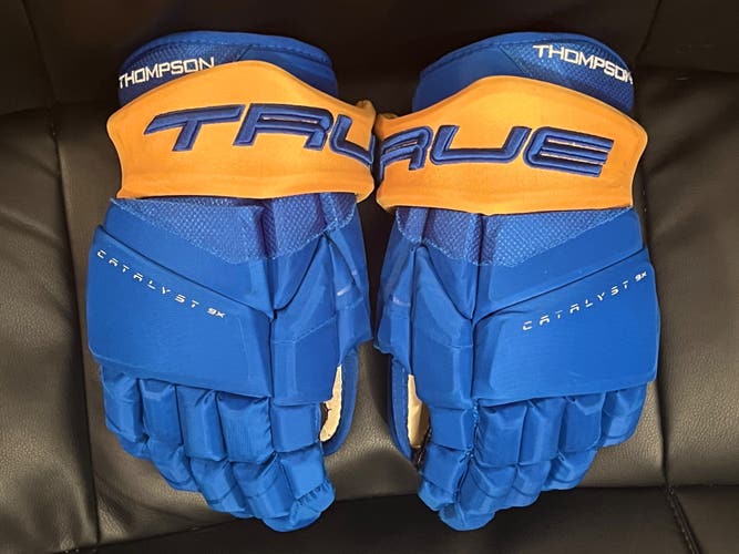 True Catalyst 9X Tage Thompson Buffalo Sabres Pro Stock Hockey Gloves Size 15