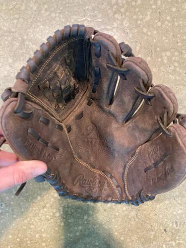 Brown Used Rawlings Player Preferred Right Hand Throw Pitcher's Baseball Glove 12"