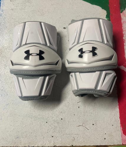 Under Armour Revenant Arm Pads